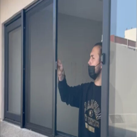 Mosquitero-enrrollable-para-ventana-1.jpeg