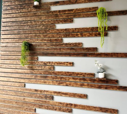 Instalación profesional de lambrín en interiores